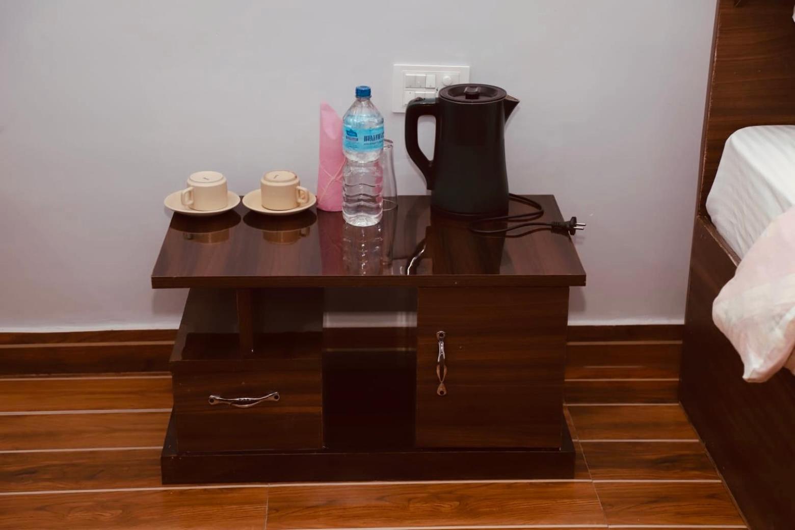 Typical Nepali Kitchen - No Pizza - No Pasta - No Problem !! 호텔 사우라하 외부 사진